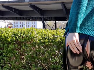 [GetFreeDays.com] Public Parkplatz Quicky mit XXL Sperma Happy End emma magnolia latex porn-6