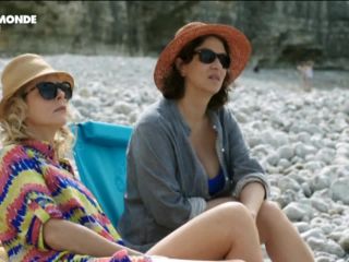 Karin Viard, Iliana Zabeth - Week-ends (2014) HD 720p - [Celebrity porn]-8