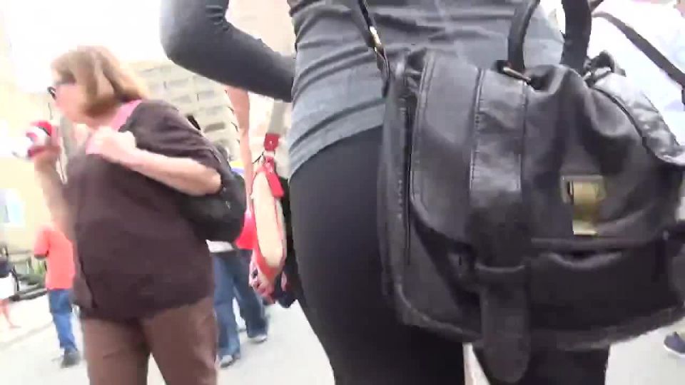 Candid sexy lesbians in tight leggings exposing their ass to street vors