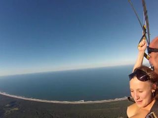 NAKED_GIRL_SKYDIVING_-2