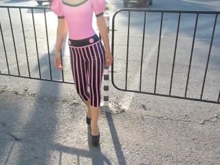 Sunny day wearing a Latex Catsuit and High Heels in Public - Latex-7