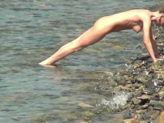 Nudist video 01577-2