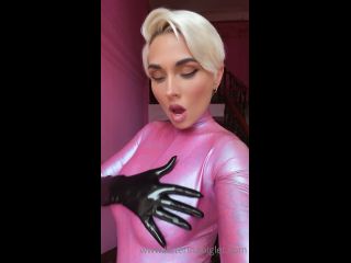 Katerina Piglet () Katerinapiglet - how do you rate this color and print of this catsuit from to only to be honestl 08-06-2021-0