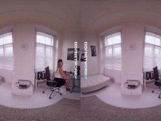 Dirty Nikky Dream Rides A Sybian Fucking Machine Until She Creams In VR-0