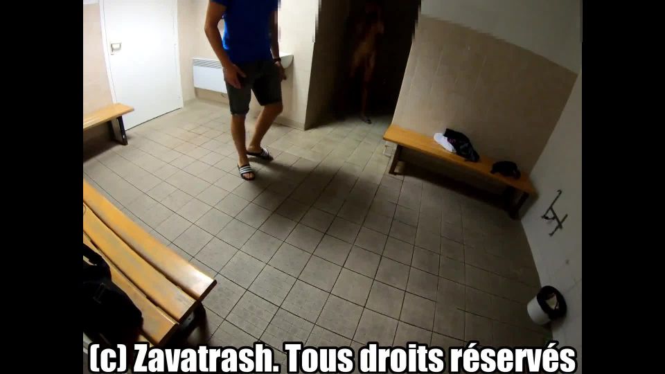 [Siterip] Zavatrash Une Libertine Suce Dans Les Vestiaires