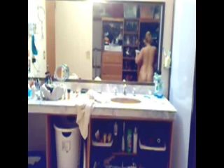 woman_in_bathroom-3