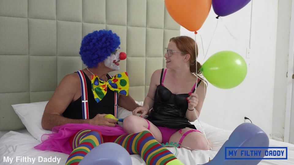 Amy Quinn - Kinko the Clown has a party with lil - Natural tits