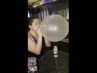 Many Vids - Buttplugbetty Blow To Pop At A Bar - Buttplugbetty-1