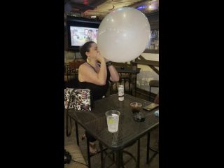 Many Vids - Buttplugbetty Blow To Pop At A Bar - Buttplugbetty-4