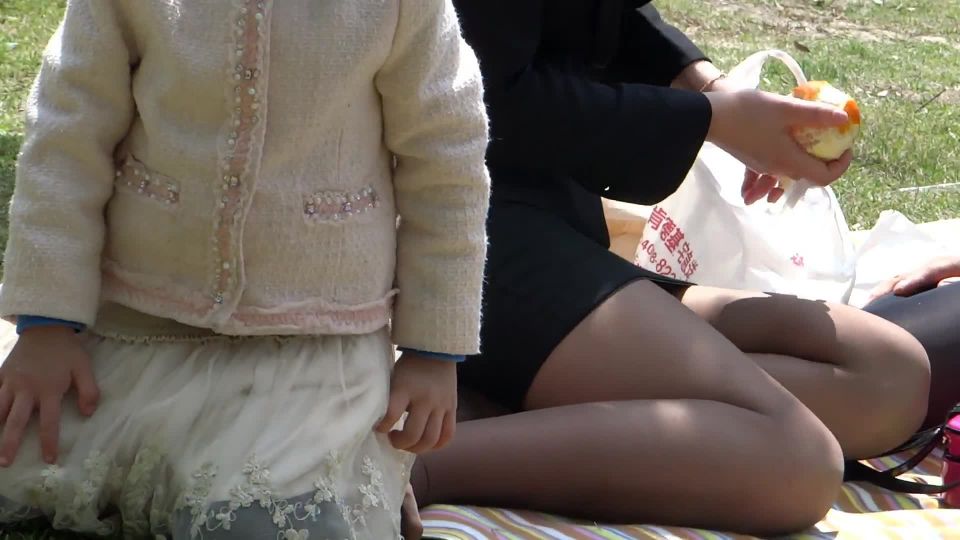 Candid asian feet 19!?