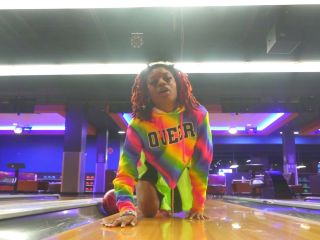 GIbbyTheClown - Bowled a strike down her thoat - Public Blowjob-4