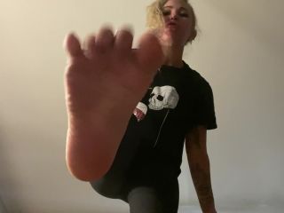 b findom  Giantess shrunken man in sweaty foot custom.,  on feet porn -3