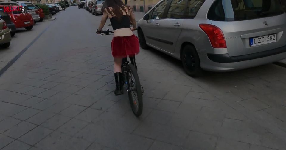 A Naughty Bike Ride In The City 1080p