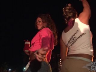 Pussy Smoking During Spring Break In South Padre Public!-0