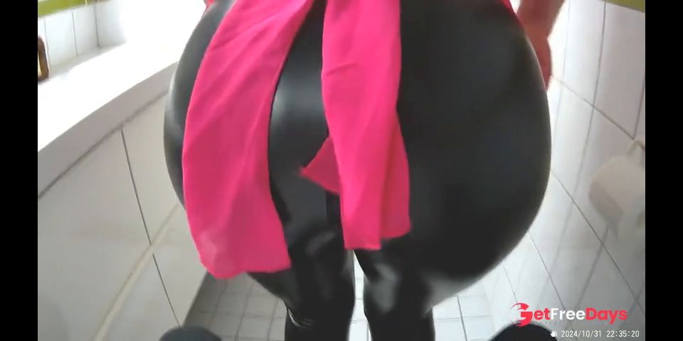 [GetFreeDays.com] Quick bathroom handjob at a house party, big ass in leather leggings Porn Video April 2023