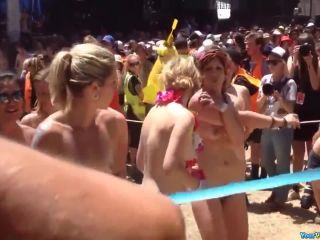 Naked women running-0