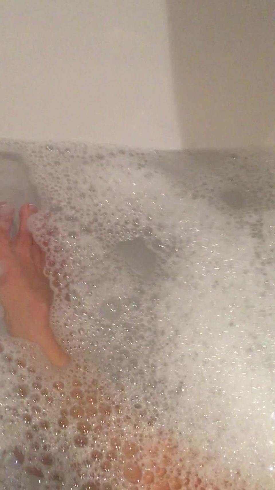 Amy Green () Amygreen - feet bubbles bath 17-11-2017