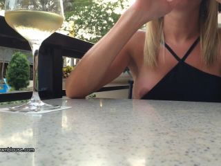 Incredible nipple slip at the restaurant while she was waiting for her boyfriend  1  280-5