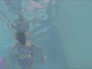 Voyeur Under the water in the swimming pool - pcolle YMUW-1007,  on voyeur -2