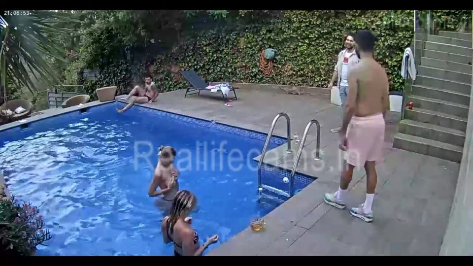 Reallifecam - Amalia Mati Have Pool Party With Friends Dane And Fun 16.07.2024 720P - Amateur