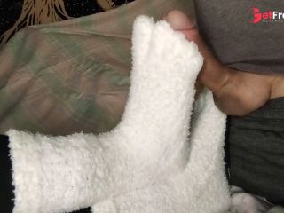 [GetFreeDays.com] Loulou Insisted on a SOCKJOB with her WHITE Fuzzy socks Adult Video June 2023-2