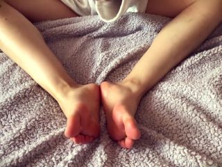 Giving my feet massage and lotion Massage!-8