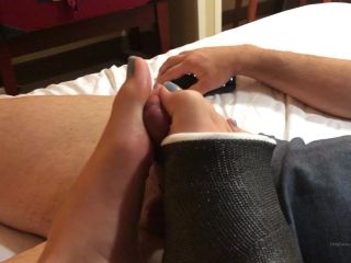 Onlyfans - EyeCandyToes - Have you ever seen a footjob done with a cast on - 25-11-2019-4