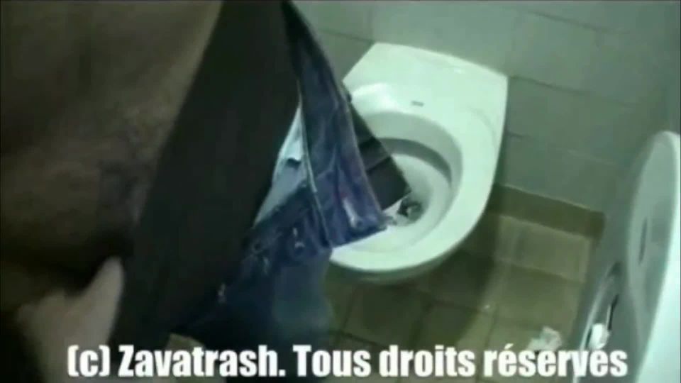 [Siterip] Zavatrash Elle Suce Dans Les Toilettes Dune Station Service