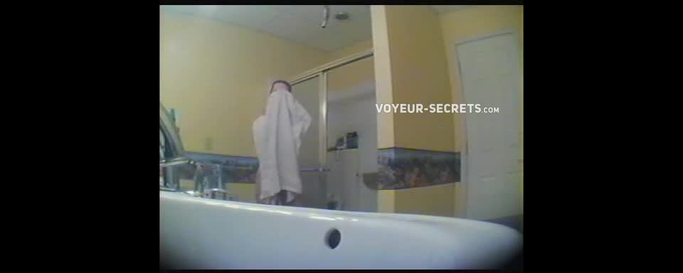 Busty wife's body spied in the  bathroom