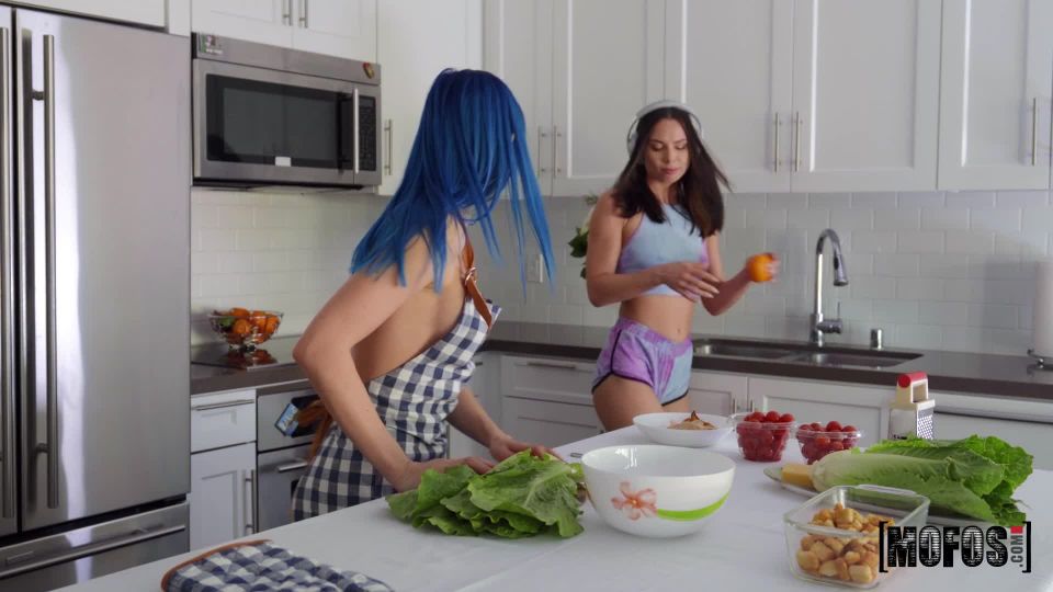 [GetFreeDays.com] Aidra Fox Jewelz Blu Jewelz Sexy Kitchen Lesbian P lesbian ass humping porn