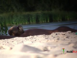 I love take pic on nude beach; puusy and ass  2-5