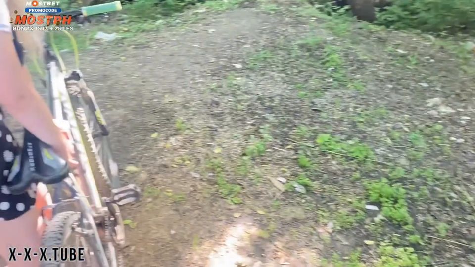 Amateur porn A Stranger S Bike Broke Down I Decided To Help She Thanked Me With Sex In The Forest  Montanasvibe 