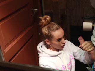 Public Amateur Teenager Blowjob In Toilet - Luxurygirl-2