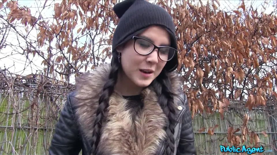 Emo chick has sex in the woods - January 29, 2016