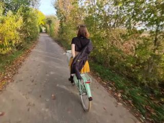 Bett Duett - UNCUT - Fahrrad Fick Tour mit meiner Freundin - Amateur-0