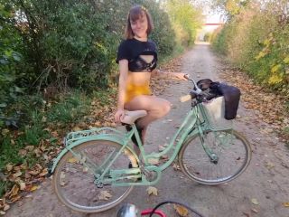 Bett Duett - UNCUT - Fahrrad Fick Tour mit meiner Freundin - Amateur-1