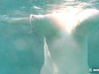 Big Boobs Underwater(Hardcore porn)-7