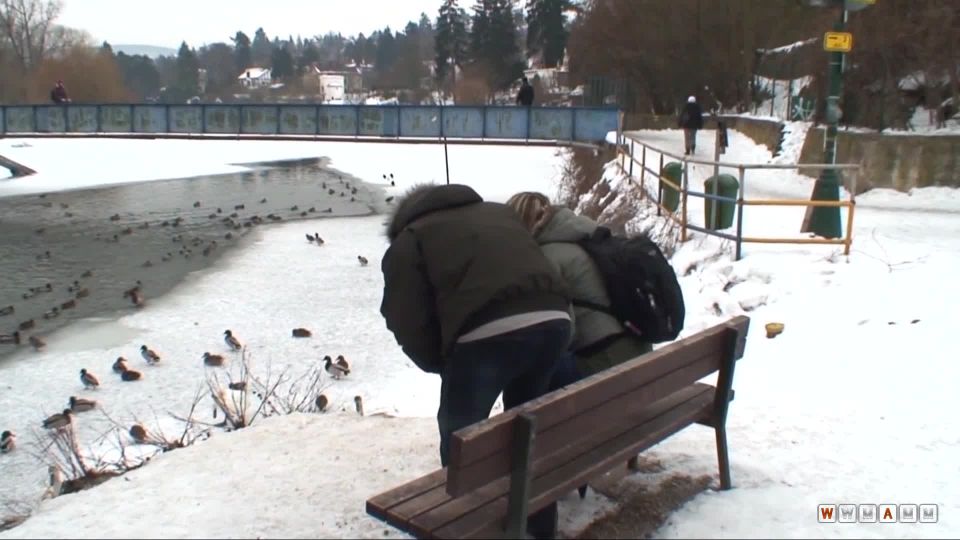 Amateur - Girl Fuck With Old Man At Winter Outdoor Public