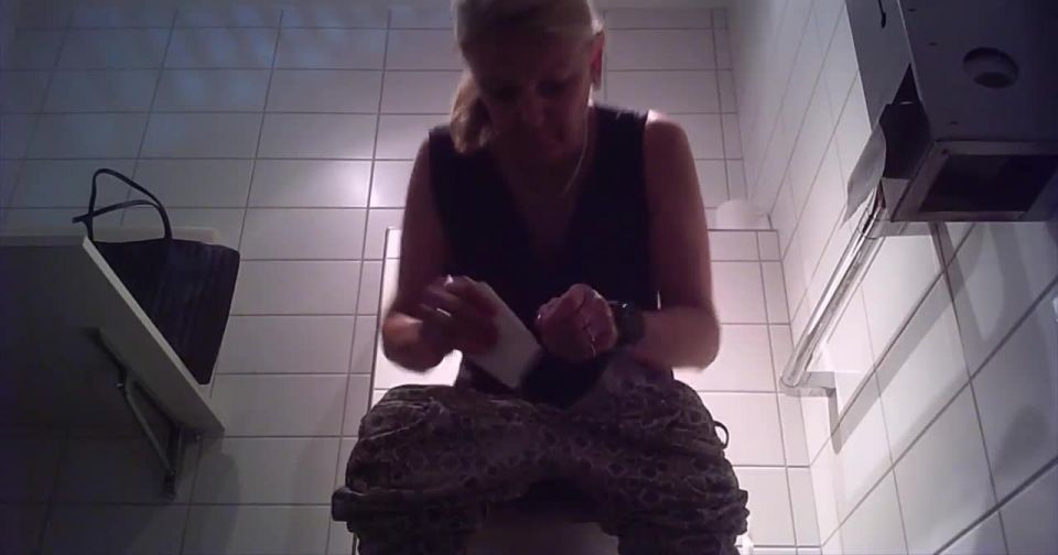  voyeur | Voyeur - Swiss Toilet 8 | voyeur