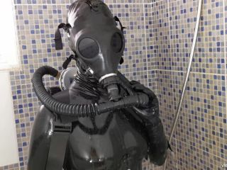 Vicky De Vika - Cold Shower In Black Latex - Fetish-1