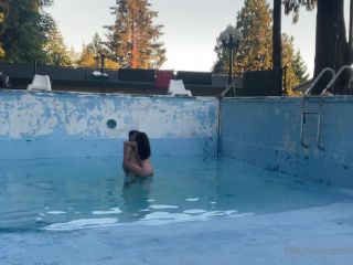 skyhighsierra  Fucking in the pool as its being filled and im getting filled w cum haha hope 26-06-2021-9