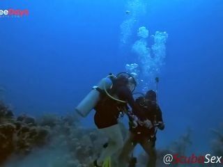 [GetFreeDays.com] Fucking Under the Sea, Part 1 - We Almost Got Caught by a Group of Divers Porn Film July 2023-7