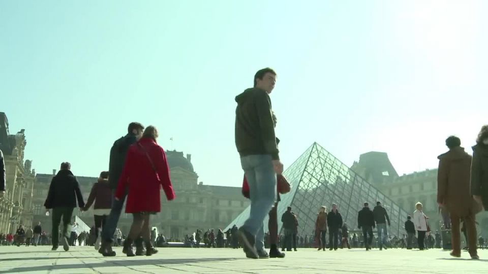 Protesta desnudas en Paris