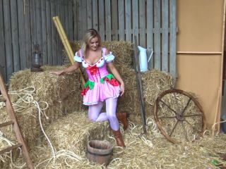 Amy Green () Amygreen - new vid behind the scenes shooting in the barn 18-10-2019-3