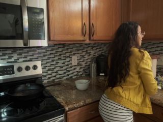 My Big Ass Stepmom Scrambles My Eggs Every Morning 1080p-2