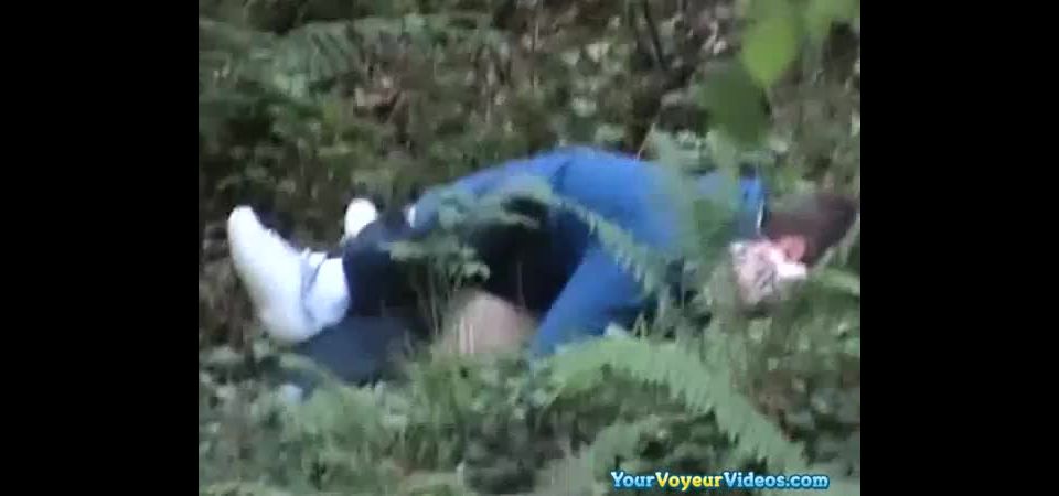 Teen couple caught fucking in public park