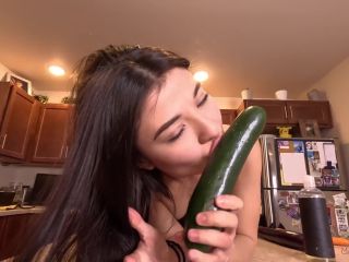 Mae Rainz Goes Solo Fucking And Squirting On Veggies Before Cooking  Cucumber Fuck 1080p-3