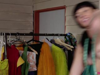 Emerald & Natalie - Fashion Junkies  pt2-5