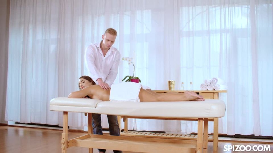 Sara Diamante - Fucks Her Handsome Masseur  *