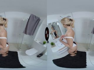 VIRTUAL TABOO  Scared Sharon In The Shower-0